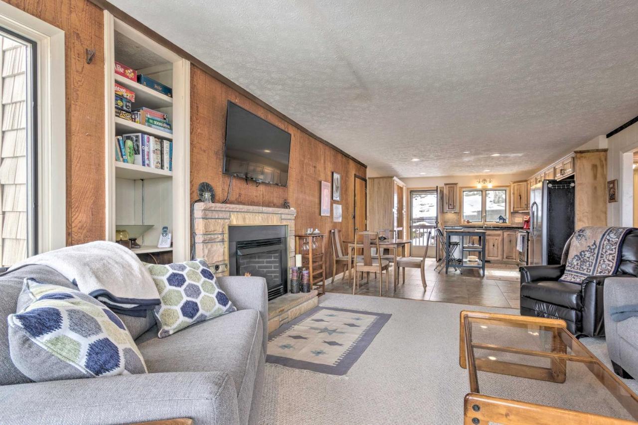 Beech Mountain Retreat With Pool Access Near Slopes!ヴィラ エクステリア 写真